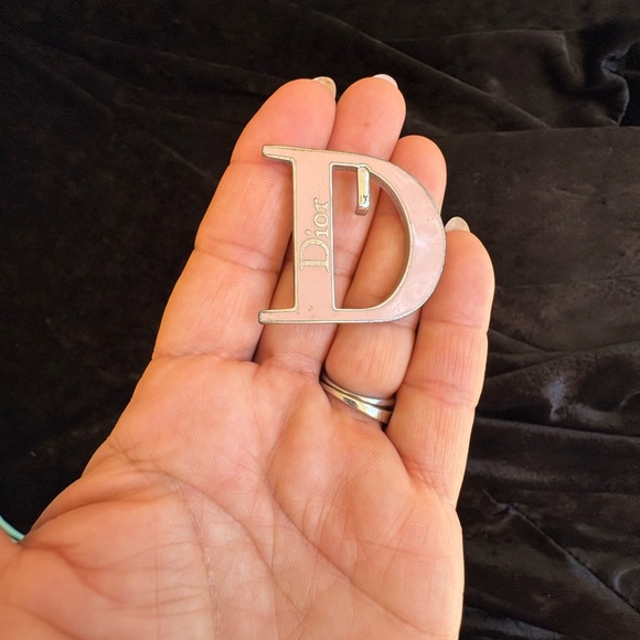 Dior Metal Logo. - Picture 3 of 6